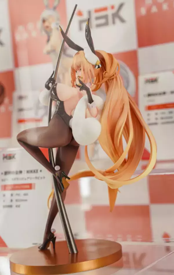 「『勝利の女神：NIKKE』が脅威の展示数！背中で魅せるフィギュアが「ワンフェス」に大集結【WF2026冬】」の画像