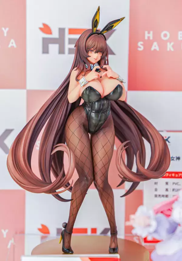 「『勝利の女神：NIKKE』が脅威の展示数！背中で魅せるフィギュアが「ワンフェス」に大集結【WF2026冬】」の画像