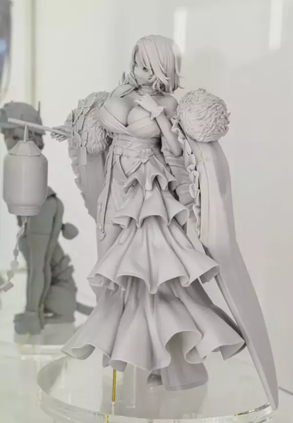 「『勝利の女神：NIKKE』が脅威の展示数！背中で魅せるフィギュアが「ワンフェス」に大集結【WF2026冬】」の画像