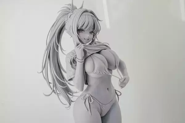 「『勝利の女神：NIKKE』が脅威の展示数！背中で魅せるフィギュアが「ワンフェス」に大集結【WF2026冬】」の画像