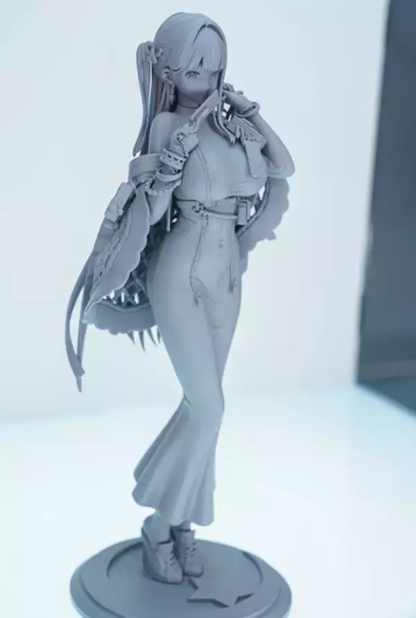 「『勝利の女神：NIKKE』が脅威の展示数！背中で魅せるフィギュアが「ワンフェス」に大集結【WF2026冬】」の画像