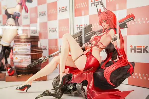 「『勝利の女神：NIKKE』が脅威の展示数！背中で魅せるフィギュアが「ワンフェス」に大集結【WF2026冬】」の画像