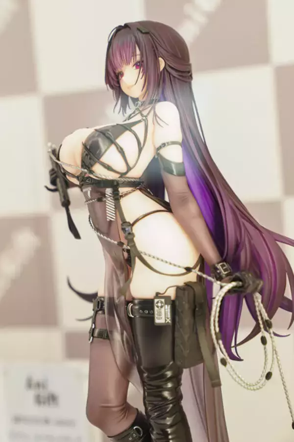 「『勝利の女神：NIKKE』が脅威の展示数！背中で魅せるフィギュアが「ワンフェス」に大集結【WF2026冬】」の画像