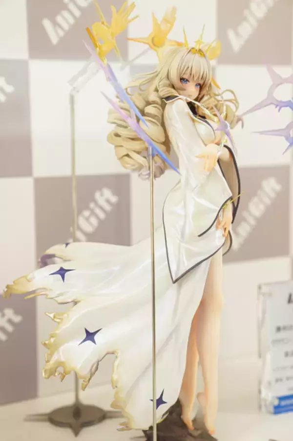 「『勝利の女神：NIKKE』が脅威の展示数！背中で魅せるフィギュアが「ワンフェス」に大集結【WF2026冬】」の画像