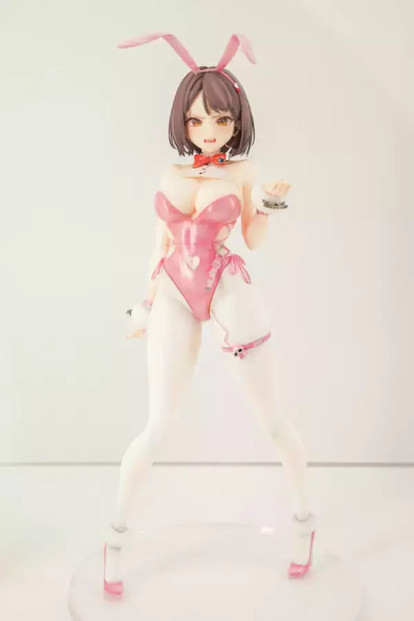 「『勝利の女神：NIKKE』が脅威の展示数！背中で魅せるフィギュアが「ワンフェス」に大集結【WF2026冬】」の画像
