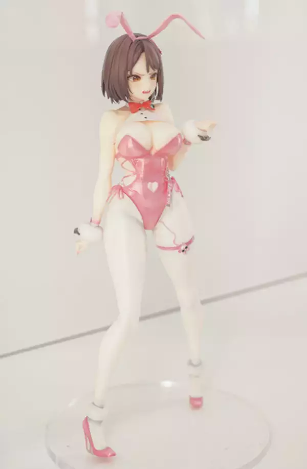 「『勝利の女神：NIKKE』が脅威の展示数！背中で魅せるフィギュアが「ワンフェス」に大集結【WF2026冬】」の画像