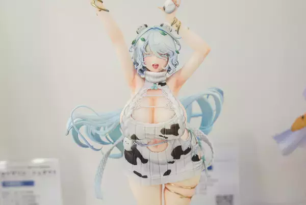 「『勝利の女神：NIKKE』が脅威の展示数！背中で魅せるフィギュアが「ワンフェス」に大集結【WF2026冬】」の画像