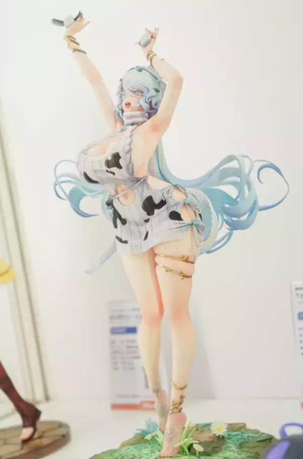 「『勝利の女神：NIKKE』が脅威の展示数！背中で魅せるフィギュアが「ワンフェス」に大集結【WF2026冬】」の画像