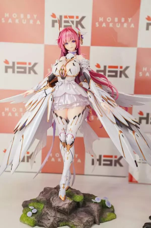 「『勝利の女神：NIKKE』が脅威の展示数！背中で魅せるフィギュアが「ワンフェス」に大集結【WF2026冬】」の画像