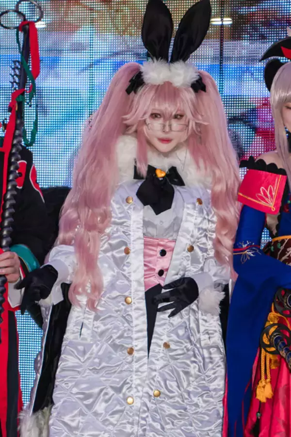 「【AnimeJapan 2026】『FGO』ブースが豪華絢爛すぎ！公式コスプレイヤーの出迎えから第2部終章の振り返りまで、見どころをお届け【フォトレポート】」の画像