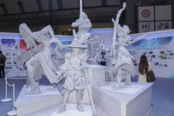 「【AnimeJapan 2026】『FGO』ブースが豪華絢爛すぎ！公式コスプレイヤーの出迎えから第2部終章の振り返りまで、見どころをお届け【フォトレポート】」の画像