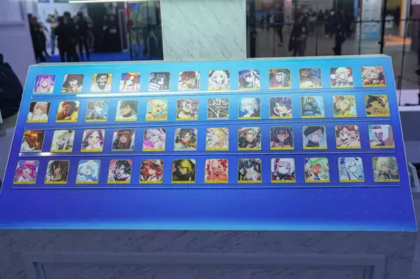 「【AnimeJapan 2026】『FGO』ブースが豪華絢爛すぎ！公式コスプレイヤーの出迎えから第2部終章の振り返りまで、見どころをお届け【フォトレポート】」の画像