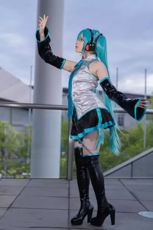「【コスプレ】ニコニコ超会議2023「ホロライブ」「にじさんじ」VTuberのほか「初音ミク」など美麗レイヤーが百花繚乱！！【写真27枚】」の画像