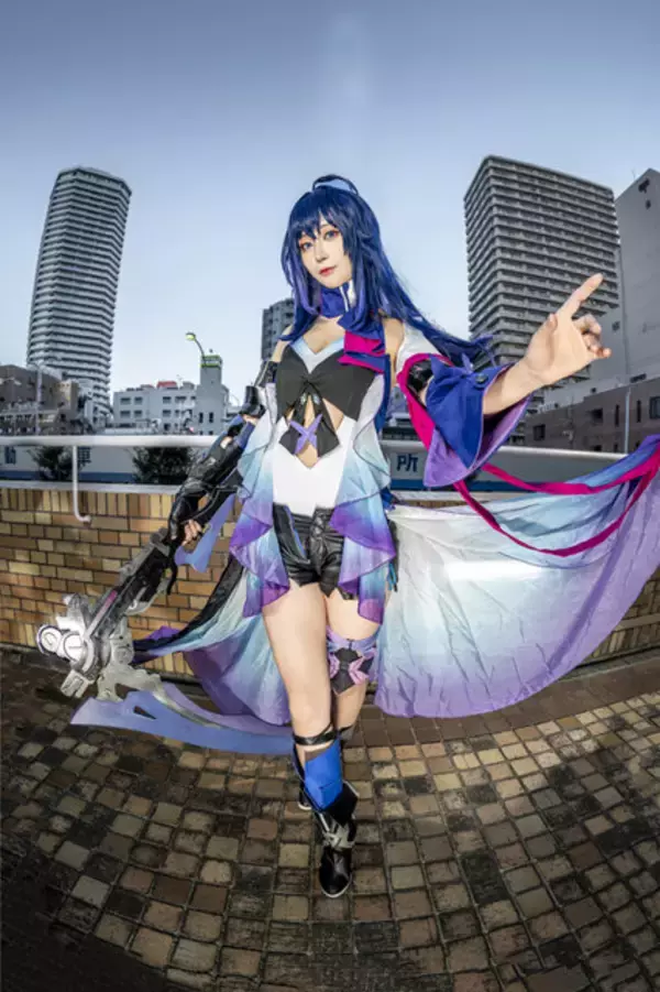 コスプレ】『崩壊:スターレイル』ゼーレ公式衣装を着る中国美女 