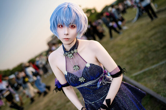 【コスプレ】腰が細すぎませんか？台湾で見つけた「エヴァ」綾波レイのドレス姿が美しすぎた【写真8枚】