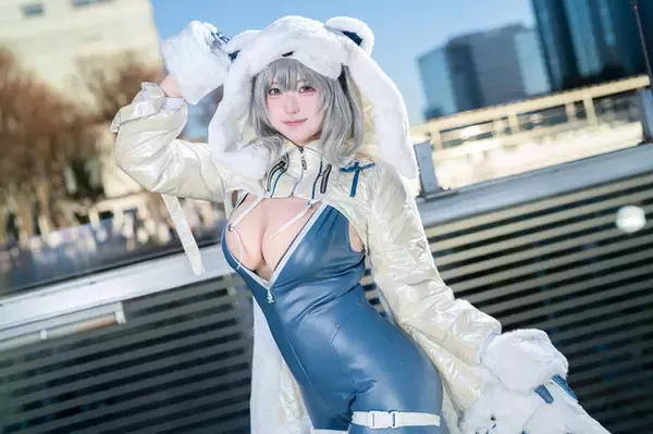 【コスプレ】ピチテカなボディスーツにメリハリボディの再現度が高すぎ！ふわふわ表情の『NIKKE』ネヴェがとろけるほど可愛い【写真8枚】