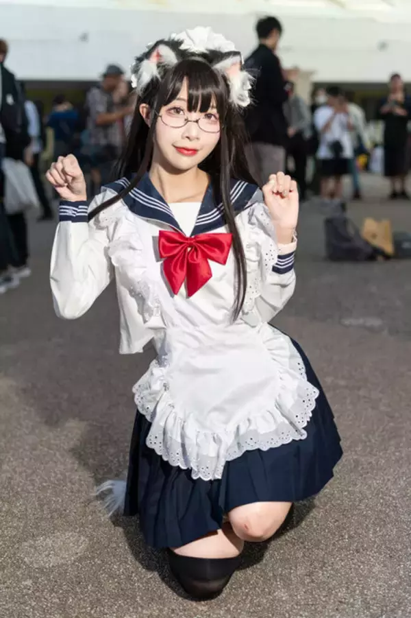 「【コスプレ】眼鏡×セーラー服×エプロンと属性マシマシ！マレーシア美女が色々とブッ刺さる可愛さ【写真6枚】」の画像