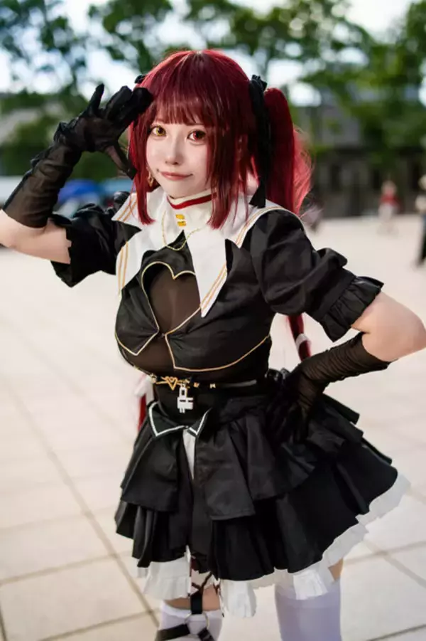 「【コスプレ】ホロライブ・宝鐘マリン船長が台湾上陸！絶対領域が輝くニーハイ×シースルーな胸元に目が釘づけ【写真8枚】」の画像