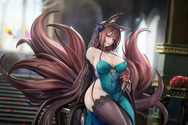 「ムチムチのドレス姿から目が離せない…！『アズレン』より「天城」が着せ替え“玉座落鸞”デザインで立体化」の画像