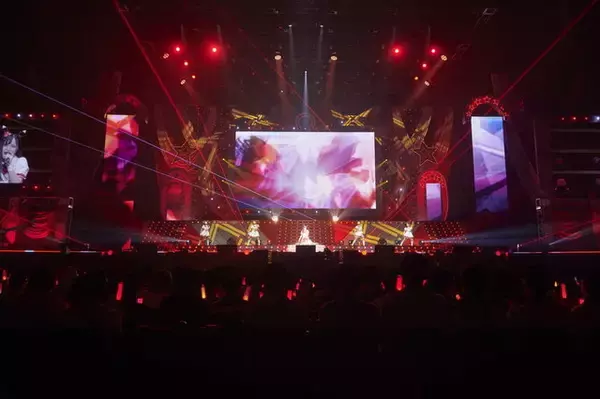 「『ウマ娘』4thイベント横浜公演DAY2レポート！佐伯さんが“応援団キング”に変身―BNWは「春空BLUE」で感動をお届け」の画像