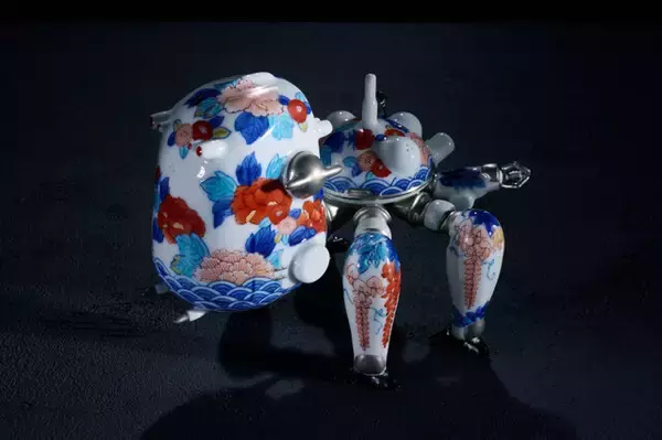 「世界限定50体でお値段77万円…！アニメ「攻殻機動隊 S.A.C.」タチコマを磁器で再現した工芸品が凄まじい」の画像