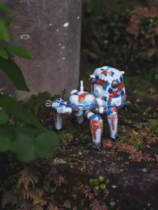 「世界限定50体でお値段77万円…！アニメ「攻殻機動隊 S.A.C.」タチコマを磁器で再現した工芸品が凄まじい」の画像