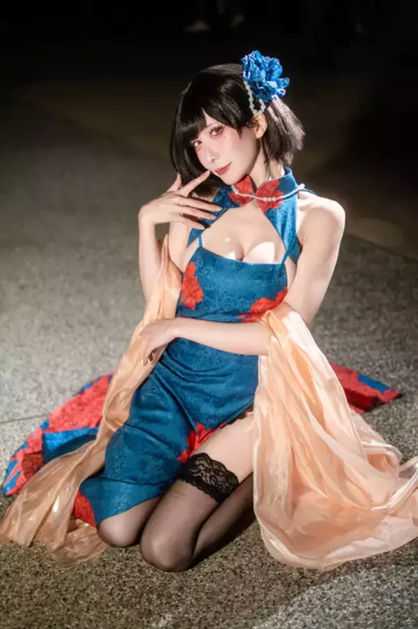 「【コスプレ】スリットから覗く太もも×網タイツの美脚がすごい！『アズレン』建武のチャイナドレスで曲線美を魅せる台湾美女レイヤー【写真7枚】」の画像