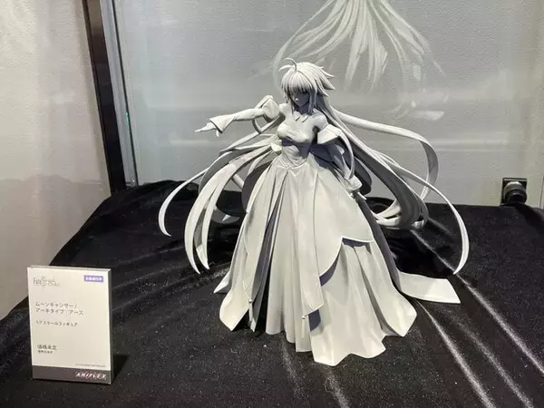 「『FGO』カルデア・サテライトステーション2023-2024開幕！京都会場には等身大オベロン衣装や最新フィギュアが登場」の画像