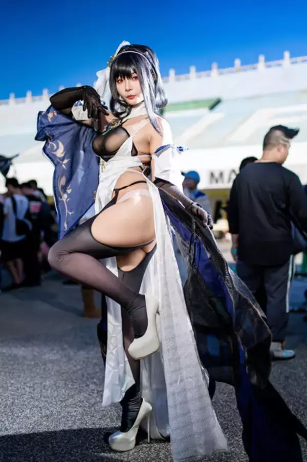 「【コスプレ】台湾美女が魅せる『アズレン』鎮海がすごい！ボリューミーな太ももが際立つ衣装でS字カーブが美しすぎた【写真8枚】」の画像