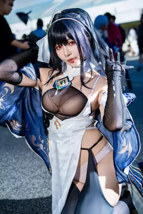 「【コスプレ】台湾美女が魅せる『アズレン』鎮海がすごい！ボリューミーな太ももが際立つ衣装でS字カーブが美しすぎた【写真8枚】」の画像