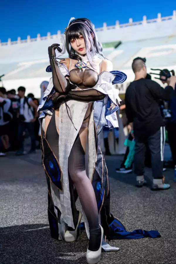 「【コスプレ】台湾美女が魅せる『アズレン』鎮海がすごい！ボリューミーな太ももが際立つ衣装でS字カーブが美しすぎた【写真8枚】」の画像