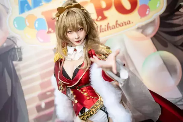 「【コスプレ】王者の気品あふれるガーターベルト×美脚をご覧あれ！『アズレン』ライオンの威風堂々な佇まいがカッコいい【写真7枚】」の画像