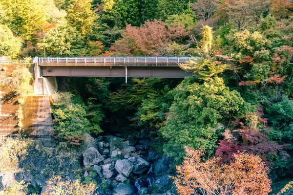 「【特集】紅葉・滝・廃校舎…どこで撮影しても絵になる場所があったのか！「コスプレ×徳島県那賀町の絶景」永久保存版をお届け【写真69枚】」の画像