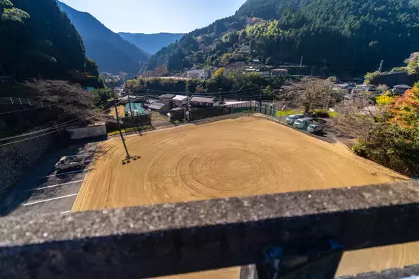 「【特集】紅葉・滝・廃校舎…どこで撮影しても絵になる場所があったのか！「コスプレ×徳島県那賀町の絶景」永久保存版をお届け【写真69枚】」の画像