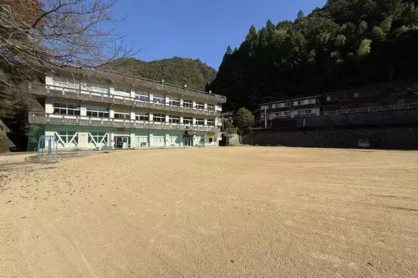 「【特集】紅葉・滝・廃校舎…どこで撮影しても絵になる場所があったのか！「コスプレ×徳島県那賀町の絶景」永久保存版をお届け【写真69枚】」の画像