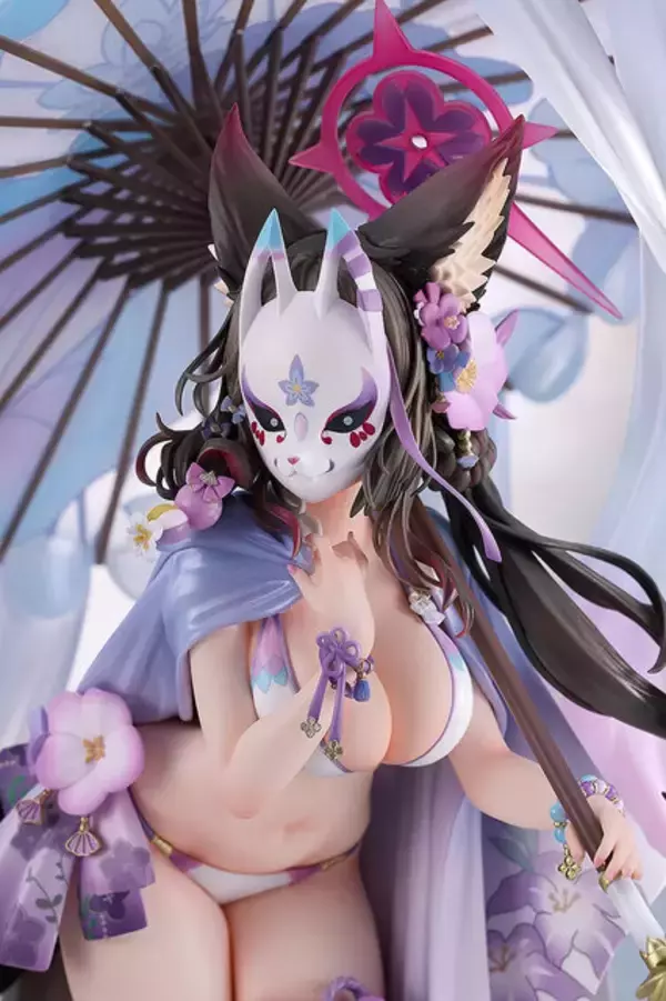 「このワカモの姿、一瞬たりとも見逃さないでくださいませ…『ブルアカ』より、大胆な「水着ワカモ」がフィギュア化！先生を見つめる情熱的な視線にも注目」の画像