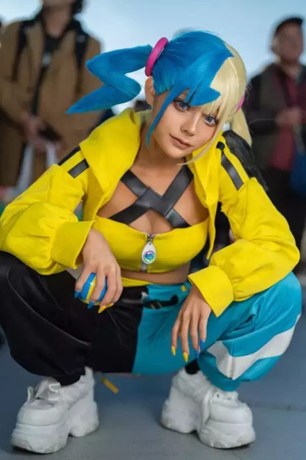 「【コスプレ】ミニスカなポリスにバニーガール、『ポケモン』カナリィやホロライブまで「コミケ107」美女レイヤー10選【写真43枚】」の画像