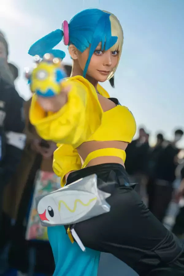 「【コスプレ】ミニスカなポリスにバニーガール、『ポケモン』カナリィやホロライブまで「コミケ107」美女レイヤー10選【写真43枚】」の画像