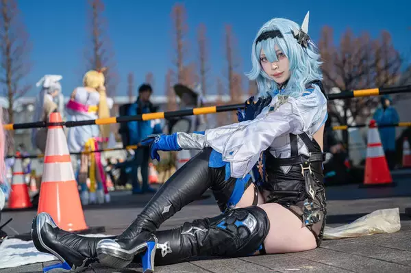 「【コスプレ】ミニスカなポリスにバニーガール、『ポケモン』カナリィやホロライブまで「コミケ107」美女レイヤー10選【写真43枚】」の画像