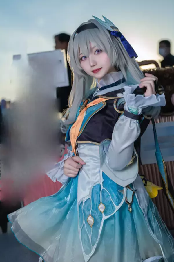 「【コスプレ】ミニスカなポリスにバニーガール、『ポケモン』カナリィやホロライブまで「コミケ107」美女レイヤー10選【写真43枚】」の画像