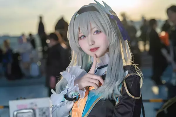 「【コスプレ】ミニスカなポリスにバニーガール、『ポケモン』カナリィやホロライブまで「コミケ107」美女レイヤー10選【写真43枚】」の画像