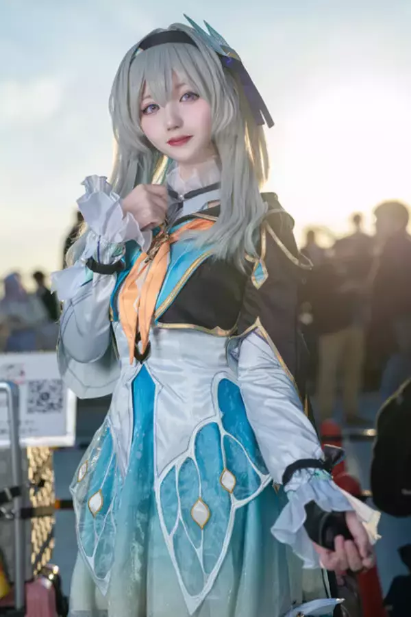 「【コスプレ】ミニスカなポリスにバニーガール、『ポケモン』カナリィやホロライブまで「コミケ107」美女レイヤー10選【写真43枚】」の画像