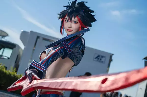 「【コスプレ】ミニスカなポリスにバニーガール、『ポケモン』カナリィやホロライブまで「コミケ107」美女レイヤー10選【写真43枚】」の画像