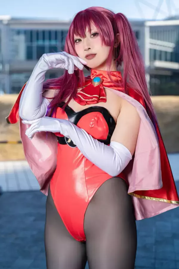 「【コスプレ】ミニスカなポリスにバニーガール、『ポケモン』カナリィやホロライブまで「コミケ107」美女レイヤー10選【写真43枚】」の画像