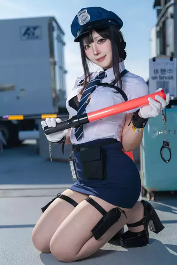 「【コスプレ】ミニスカなポリスにバニーガール、『ポケモン』カナリィやホロライブまで「コミケ107」美女レイヤー10選【写真43枚】」の画像