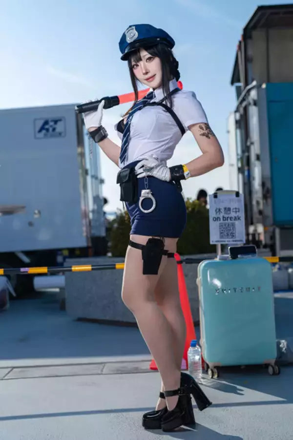 「【コスプレ】ミニスカなポリスにバニーガール、『ポケモン』カナリィやホロライブまで「コミケ107」美女レイヤー10選【写真43枚】」の画像