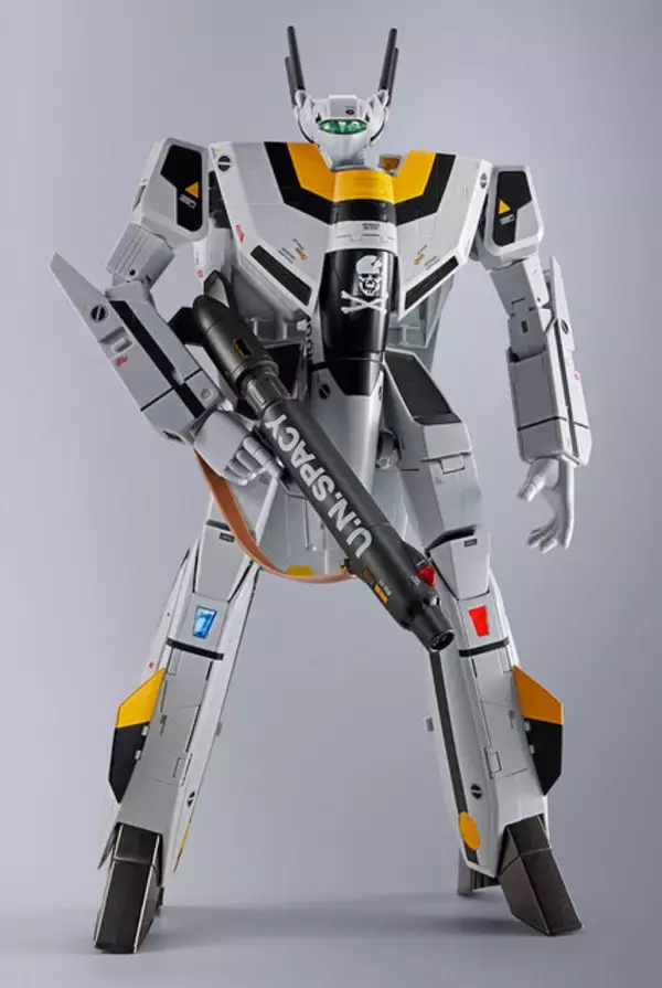 「TV版再現の丸指手首パーツを追加！「マクロス」より「DX超合金 VF-1S バルキリー ロイ・フォッカースペシャル」がリバイバルVer.として登場」の画像