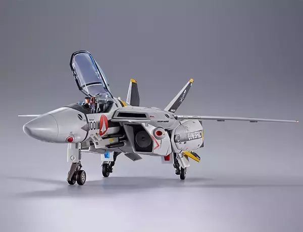 「TV版再現の丸指手首パーツを追加！「マクロス」より「DX超合金 VF-1S バルキリー ロイ・フォッカースペシャル」がリバイバルVer.として登場」の画像