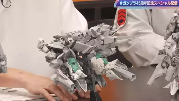 「映画オリジナルMS「アリュゼウス」早くもHGガンプラ化！変形はもちろん、内部メカとして「量産型νガンダム」も付属」の画像