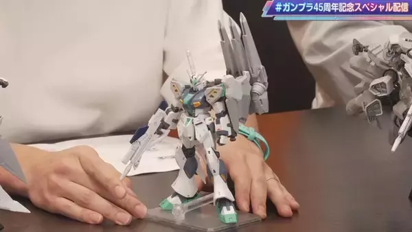 「映画オリジナルMS「アリュゼウス」早くもHGガンプラ化！変形はもちろん、内部メカとして「量産型νガンダム」も付属」の画像